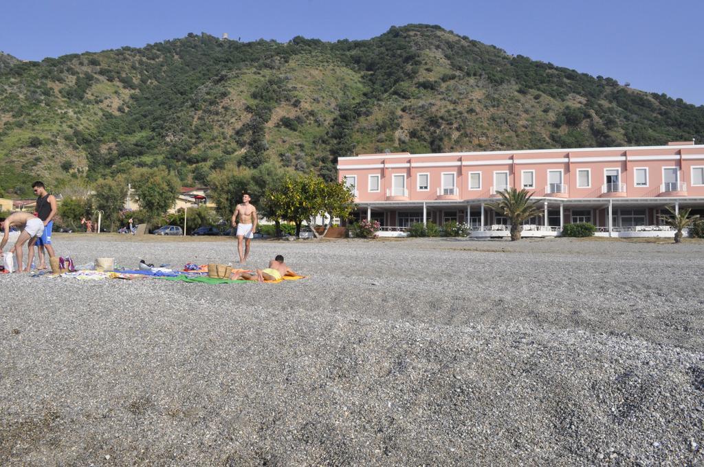 Hotel Ristorante La Scogliera - Nuova Gestione Piraino Bagian luar foto
