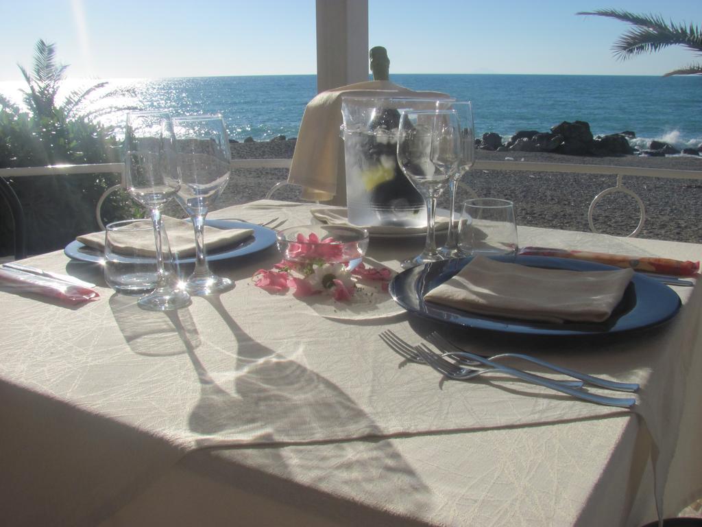 Hotel Ristorante La Scogliera - Nuova Gestione Piraino Bagian luar foto