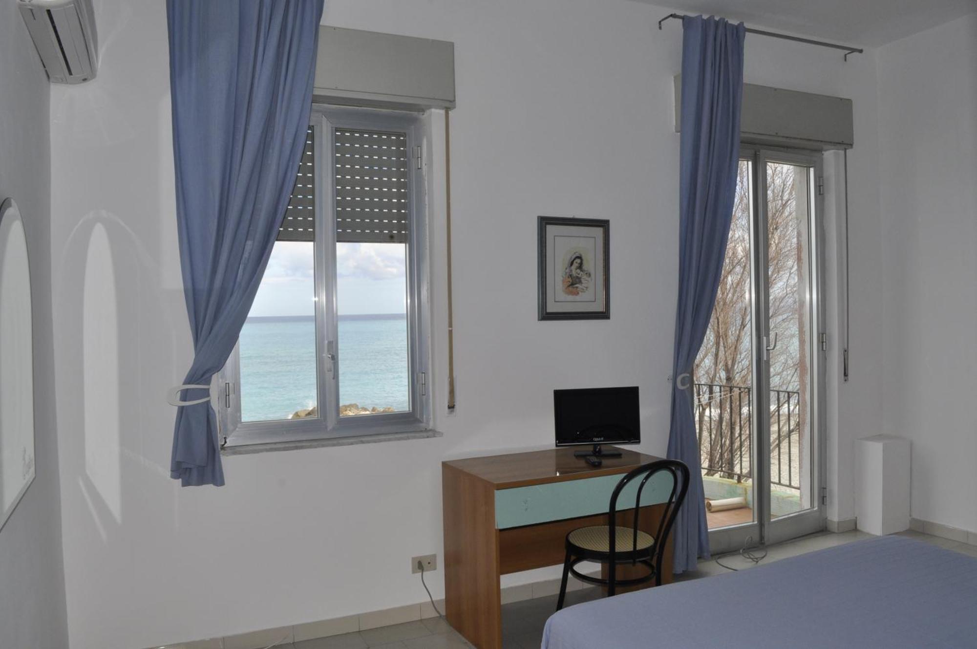 Hotel Ristorante La Scogliera - Nuova Gestione Piraino Bagian luar foto