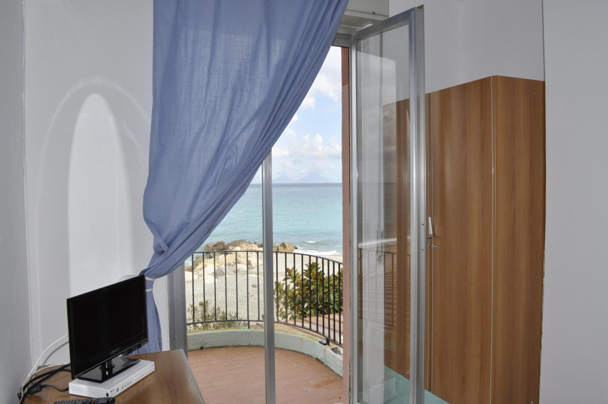 Hotel Ristorante La Scogliera - Nuova Gestione Piraino Bagian luar foto