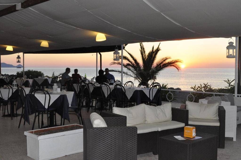 Hotel Ristorante La Scogliera - Nuova Gestione Piraino Bagian luar foto